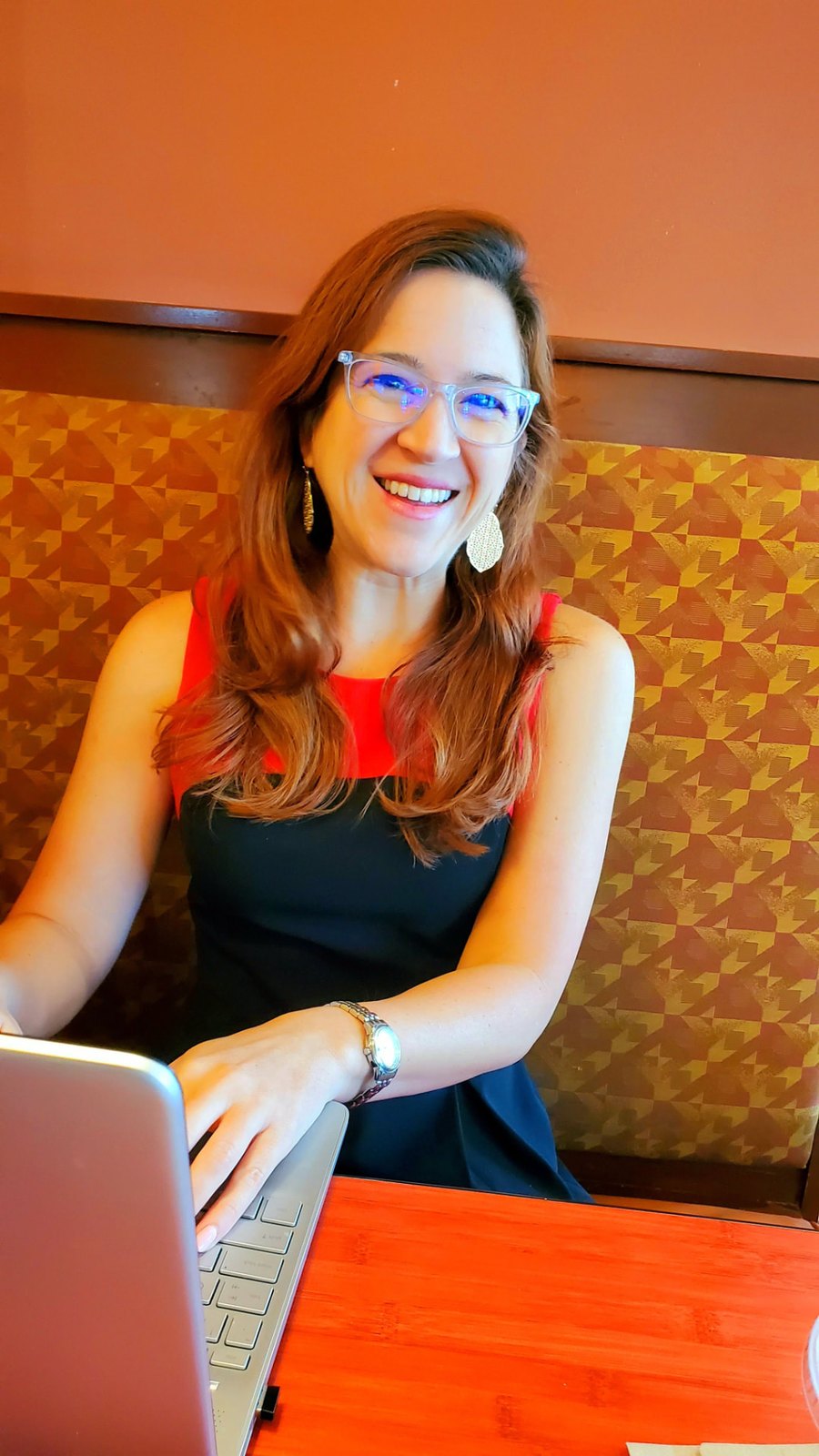 Kelly Palubiak, founder of Savvy Sales Academy.
